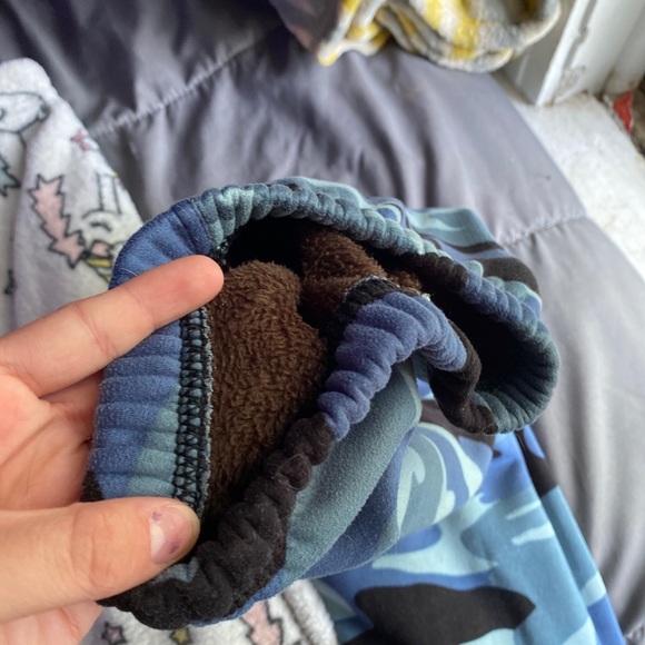 Clothes - Picture 3 of 12